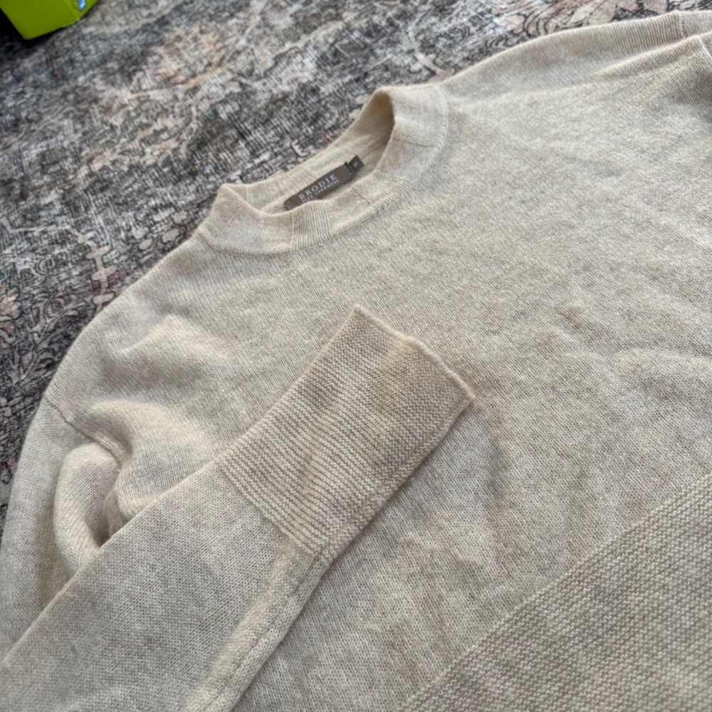 BRODIE Fine Cashmere‎ Cropped Crew Neck Long Sleeve Sweater Light Beige Size S